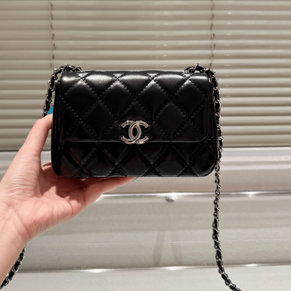 Chanel Vintage-Style Flap Bag Black 7.1 Inches