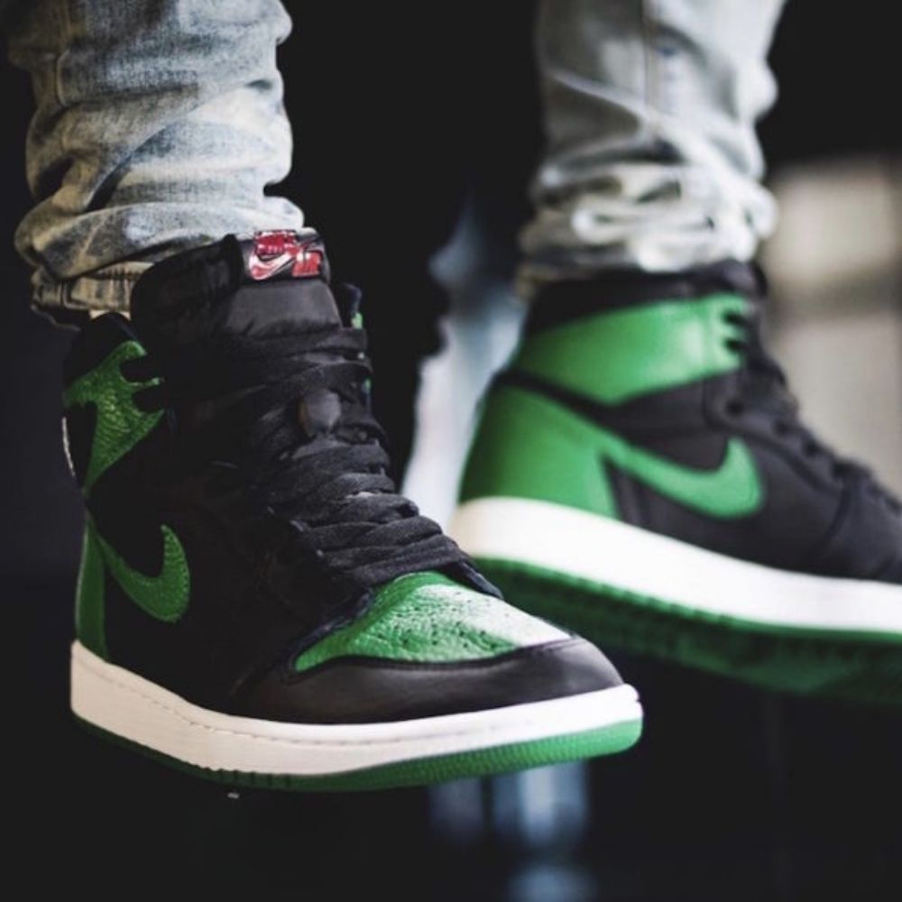 Air Jordan 1 Retro High Pine Green Black